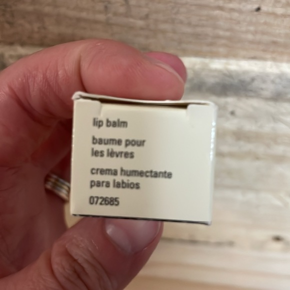 Mary Kay Satin Lips Lip Balm - Picture 7 of 9